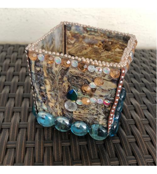 Abalone candle holder with decorative beads